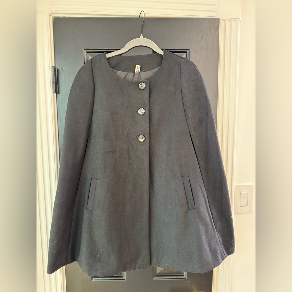 Black Women's Cape Coat NWOT